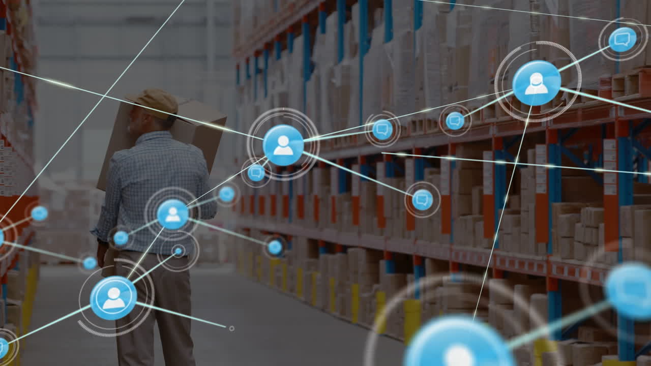 animación de mensajes conectados y iconos de perfil, hombre caucásico llevando cajas en el almacén.