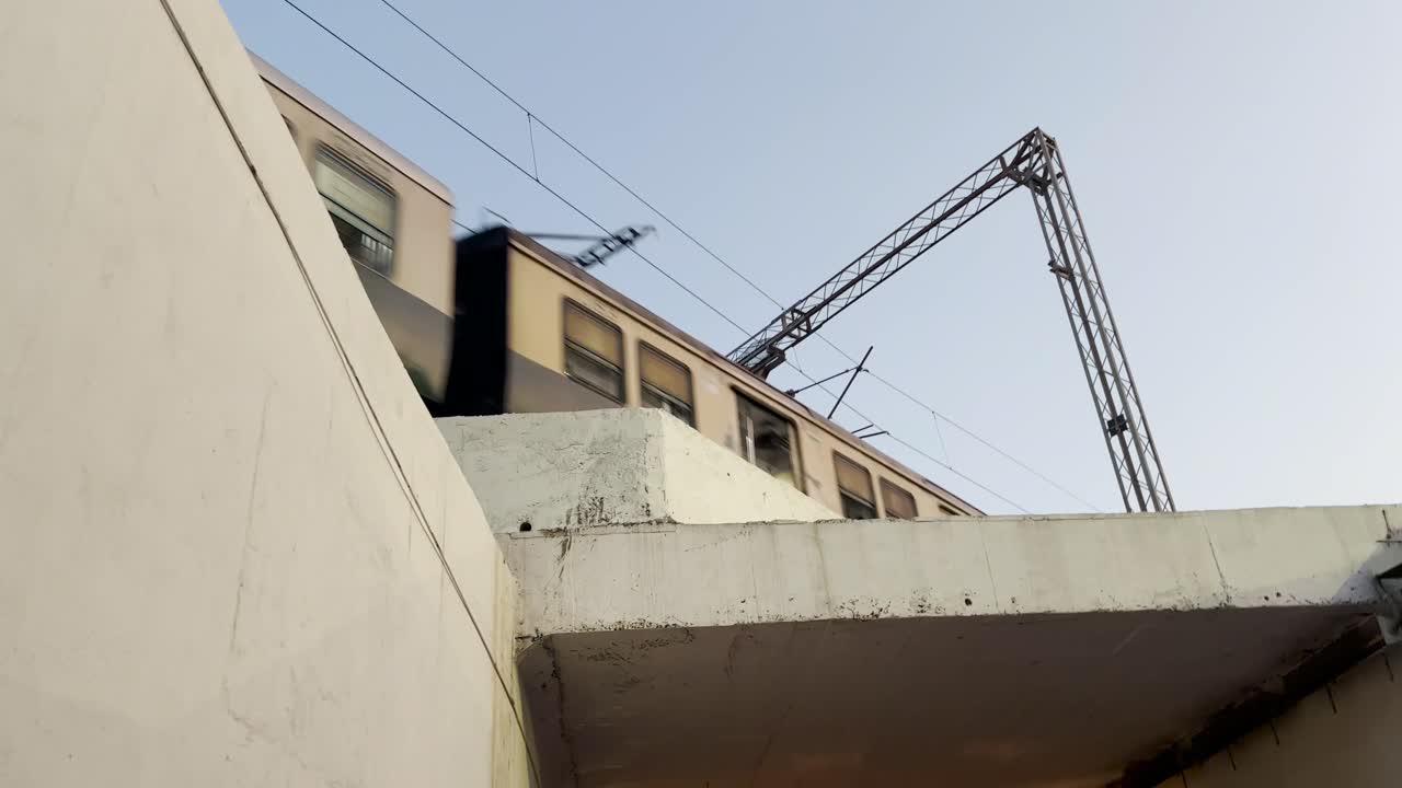 완행열차 미학샷 지붕샷 시네마틱