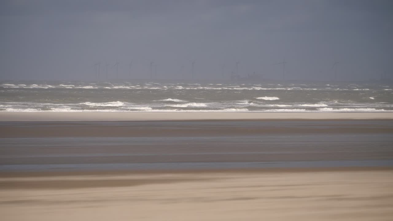 해안의 폭풍우, 해변 위로 모래 이동