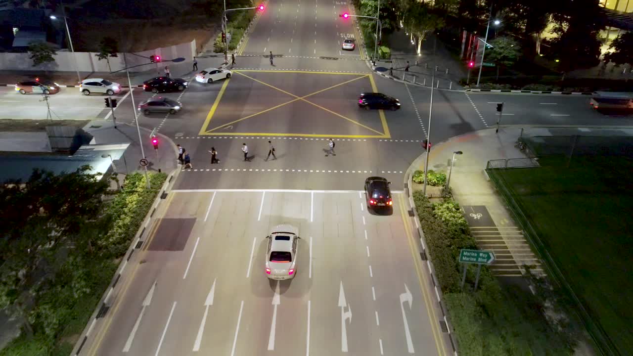 야간 도시 교차로