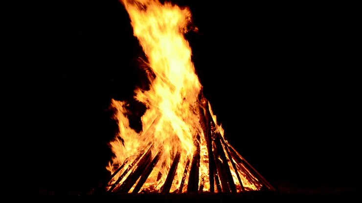Fiamma. Fuoco su sfondo nero