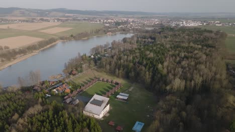 Reihenhaus-In-Der-Nähe-Von-Teich-Und-Wald