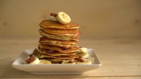 almond and bananas pancake with honey