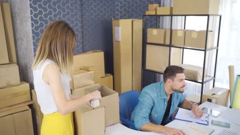 Entrepreneurs-who-pack-cargo-and-orders-in-the-e-commerce-office.