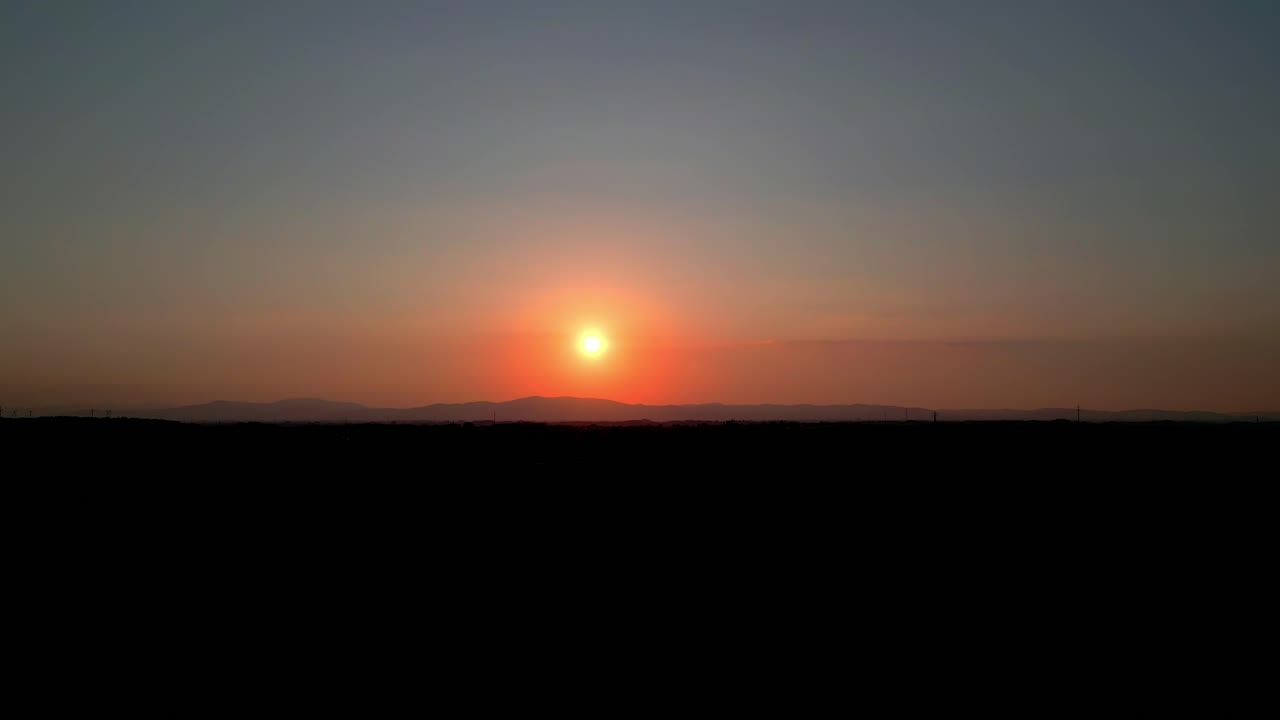 Panorama af orange himmel under solnedgang - luftfoto