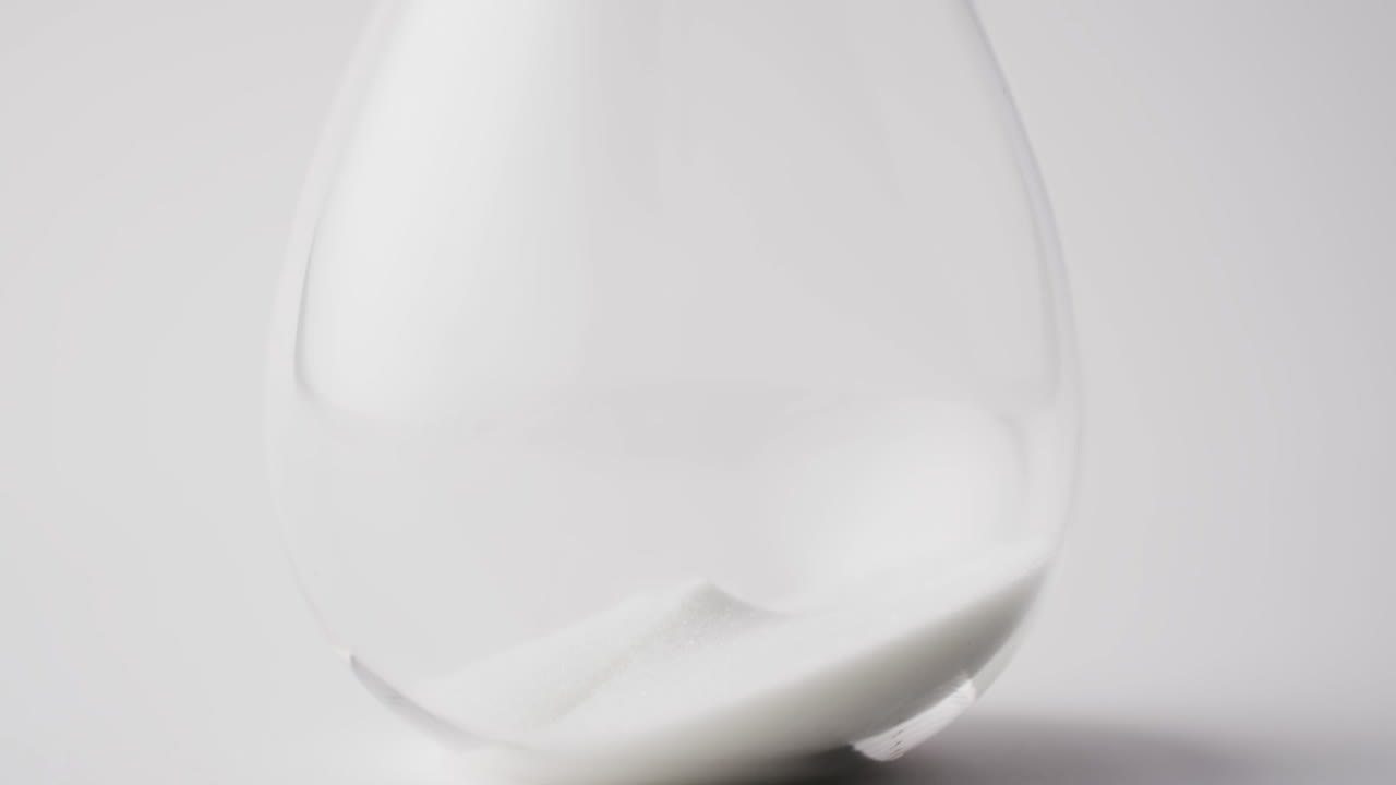 모래 를  ⁇ 는 모래 시계 의 비디오,  ⁇  배경 에 있는 공간 을 복사