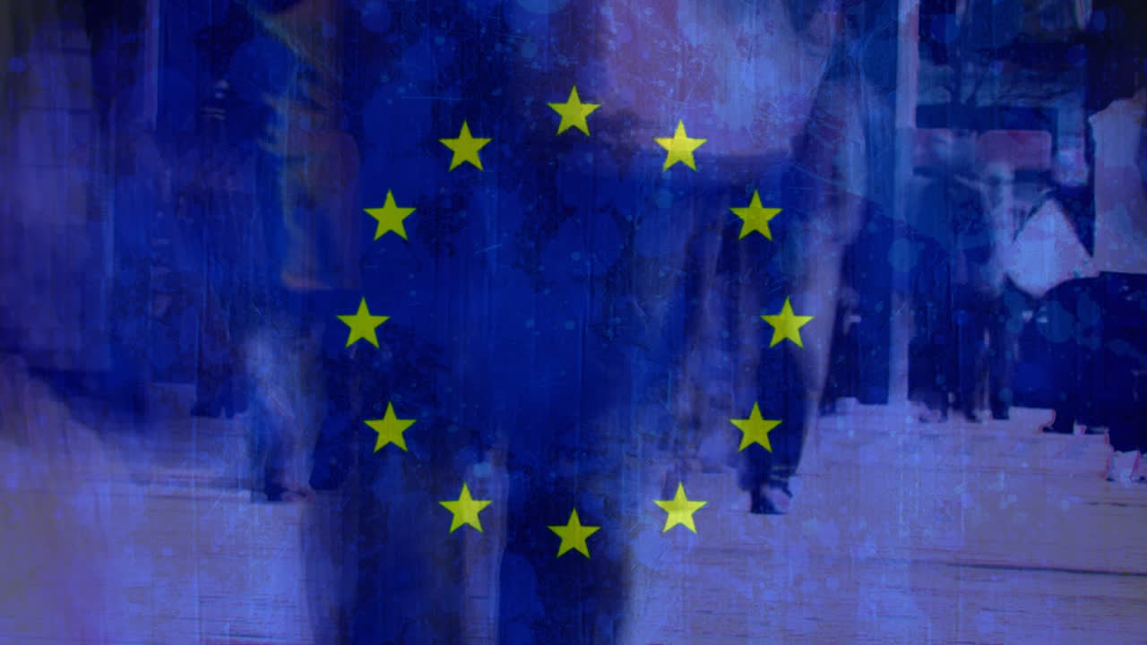 bandera europea con personas caminando por la calle