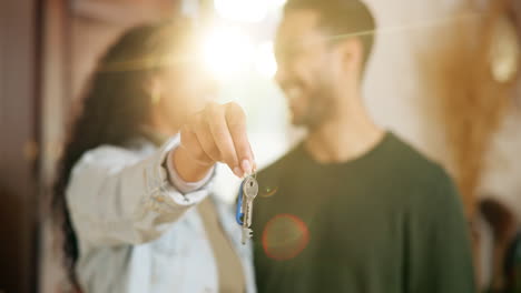 couple receives keys to new house