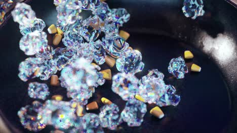 maíz de caramelo y hielo en una sartén