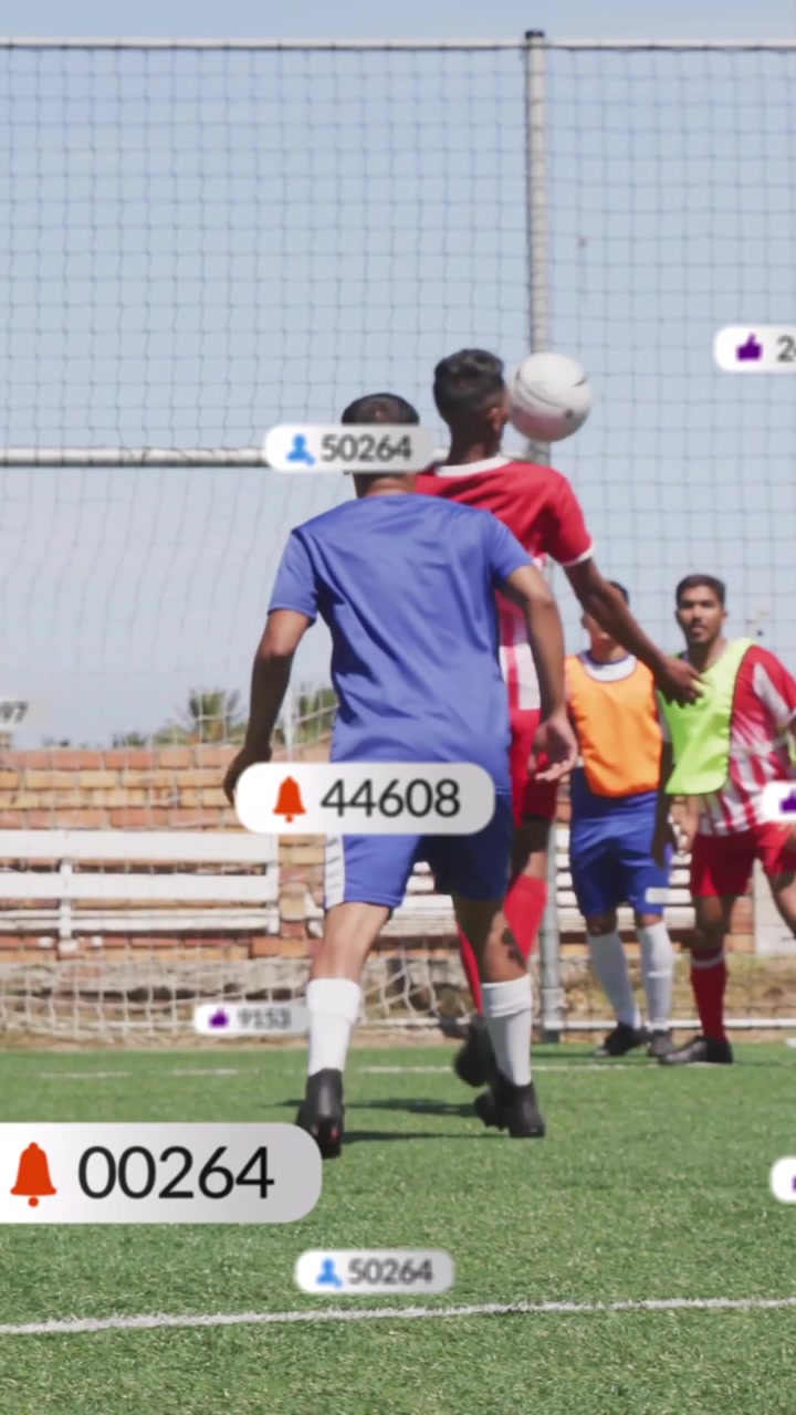 Animación de iconos y procesamiento de datos digitales sobre diversos jugadores de fútbol en un campo