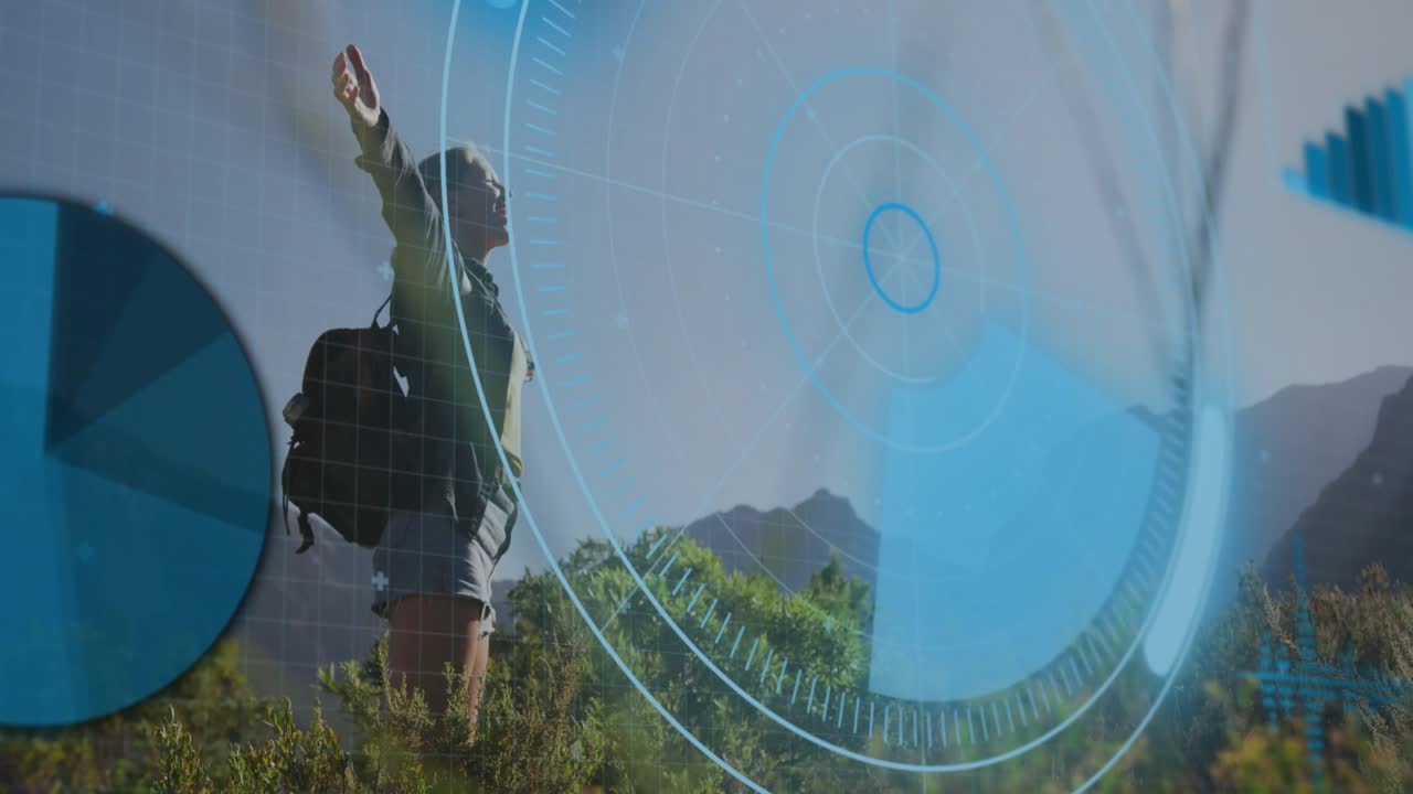 HUD olografico alla deriva che spinge un'escursionista ad allineare la scansione della montagna per la tecnologia di navigazione.