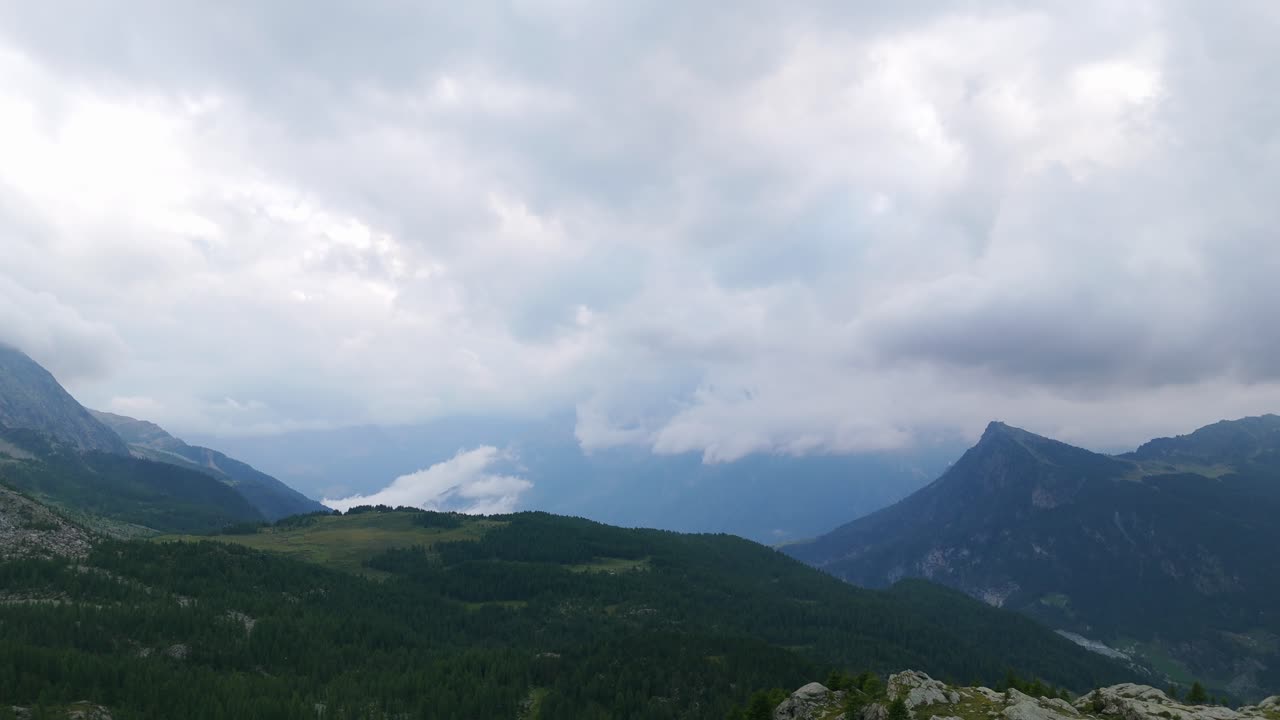 발말렌코 의 산악 풍경 의 구름 의 공중 전망