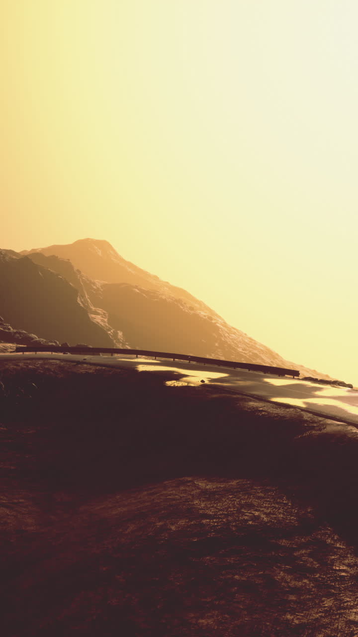 paisaje de montaña al amanecer o al atardecer