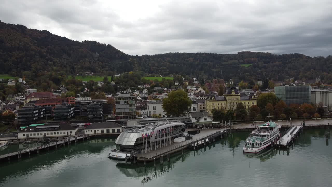 브레겐츠의 공중 전망, 콘스탄스 호수 연안에서 페리와 함께, 행복한 구름이 많은 가을 날, 평온함이 숨쉬고, 보랄베르크, 오스트리아, 유럽