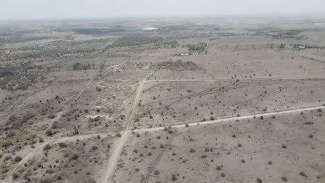 Una-Vista-Aérea,-Arbustos-Que-Cubren-Un-Paisaje-Desértico