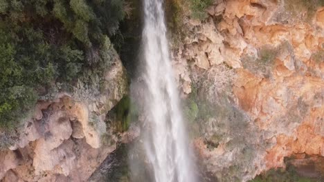 Waterfall-Salto-de-La-Novia,-Navajas