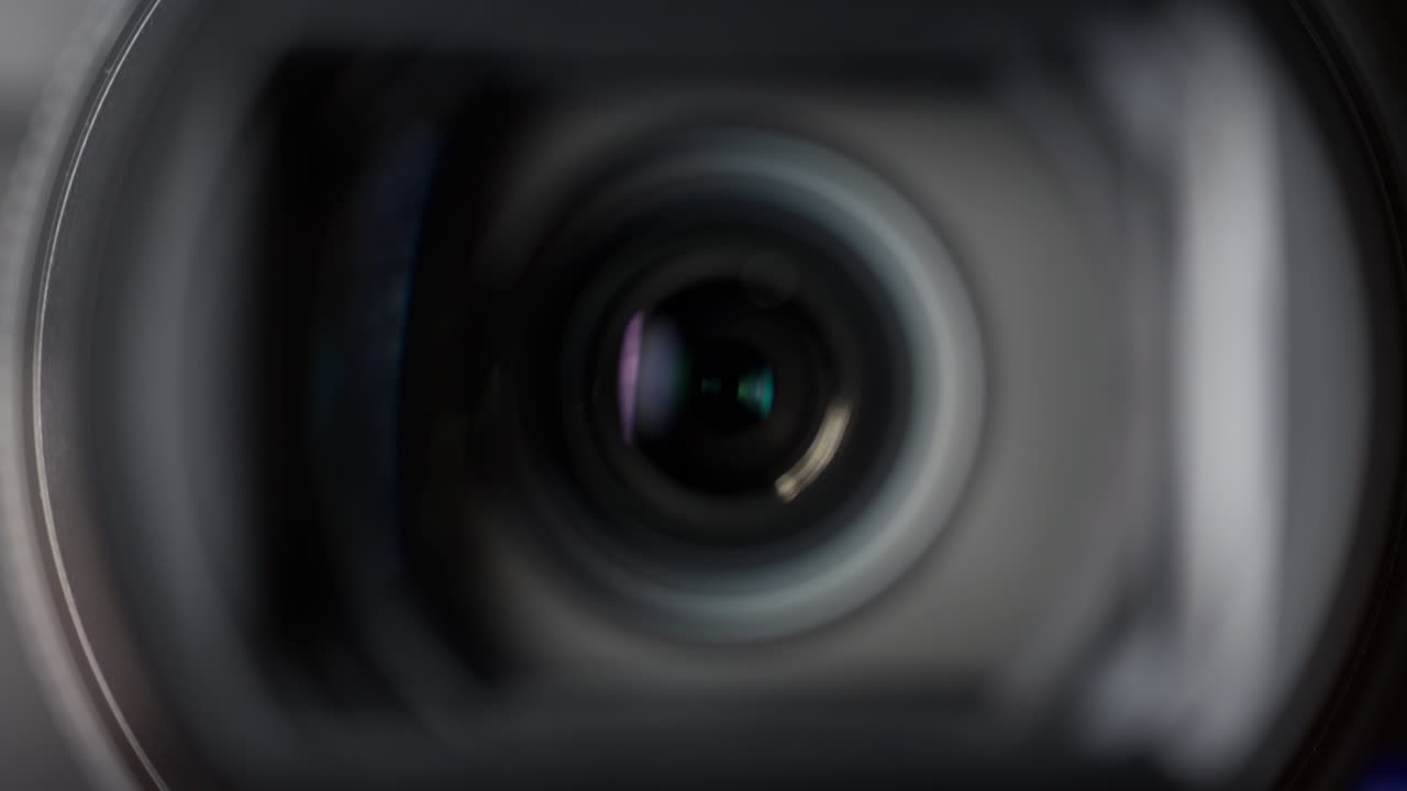 Primo piano dell'obiettivo di una fotocamera