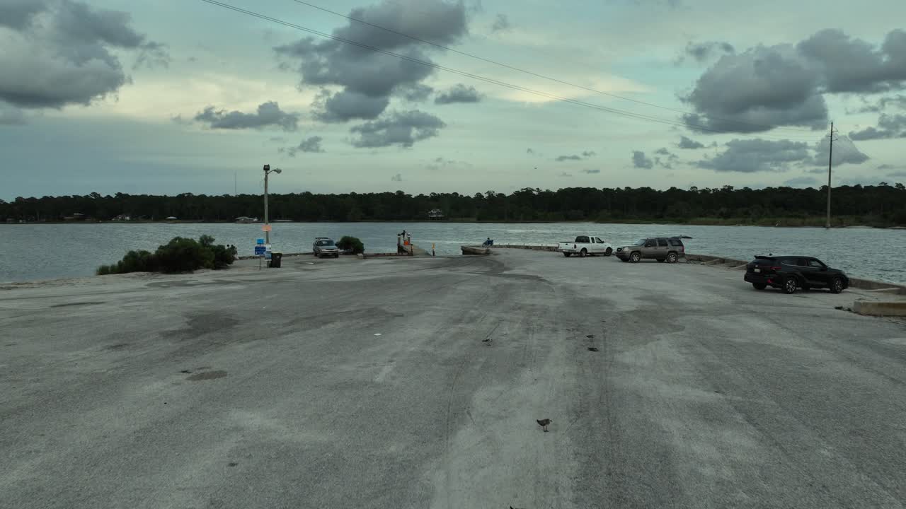 pelican point al atardecer cerca de weeks bay