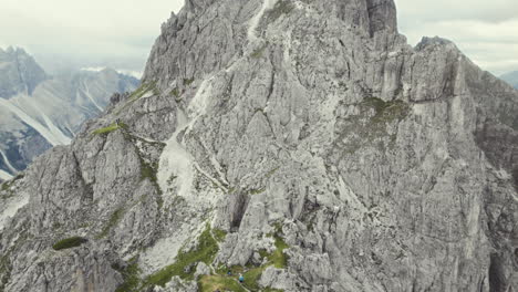 Antena-A-Vista-De-Pájaro-De-Las-Montañas-Alpinas-11er-1