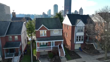 Houses-in-downtown-Pittsburgh,-PA