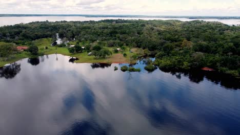 Rio-Negro,-Importante-Afluente-Del-Amazonas,-Caudaloso-Rio-Negro