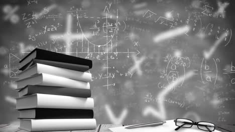 stos książek i szklanek przeciwko równaniom matematycznym pływającym na szarym tle