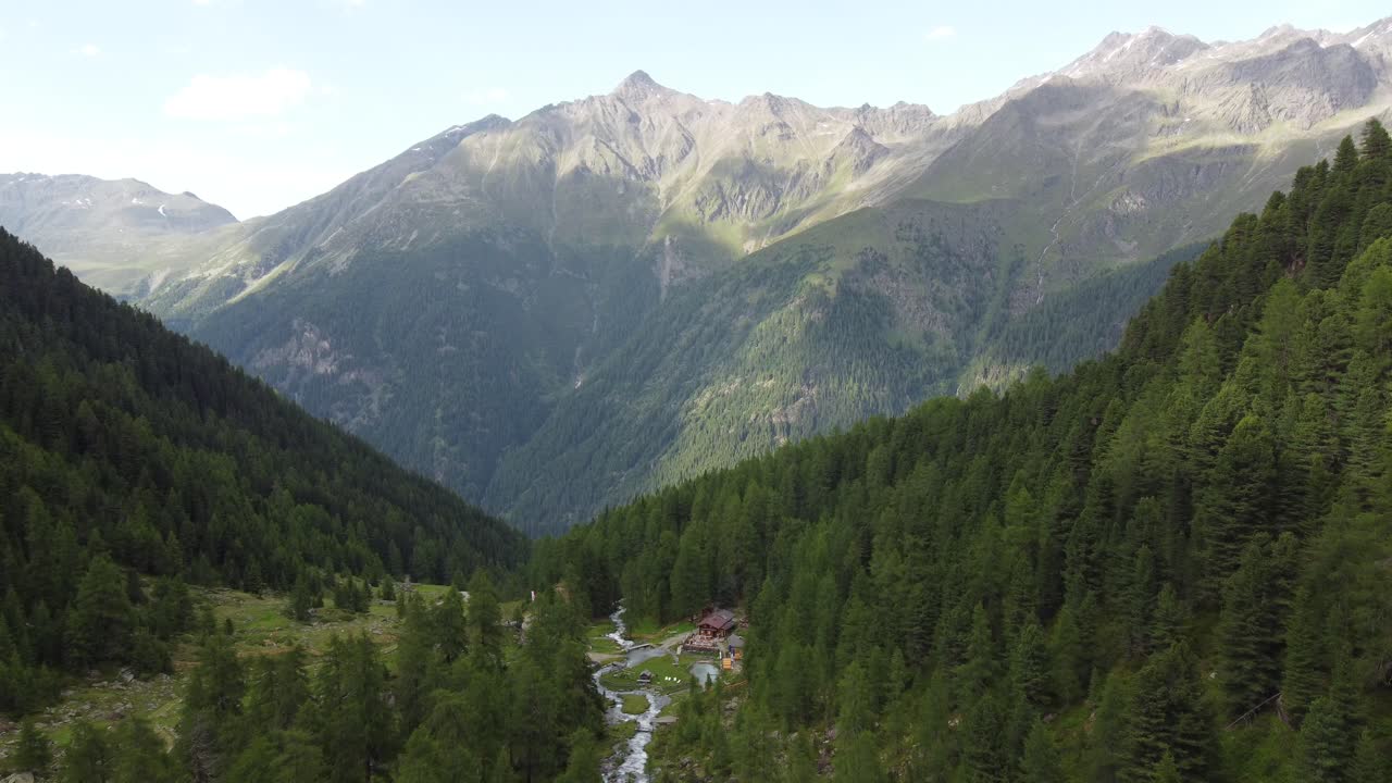 воздушный вид живописного пейзажа в тирольских альпах вокруг долины пицталь в австрии