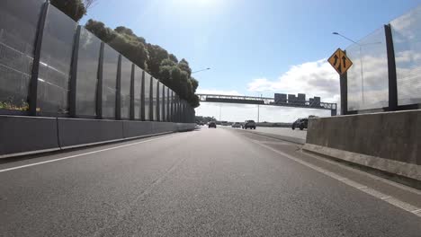 Hiperlapso-En-La-Carretera-Desde-La-Perspectiva-Del-Conductor,-Desde-La-Carretera-De-La-Ciudad-Hasta-La-Autopista,-Auckland,-Nueva-Zelanda