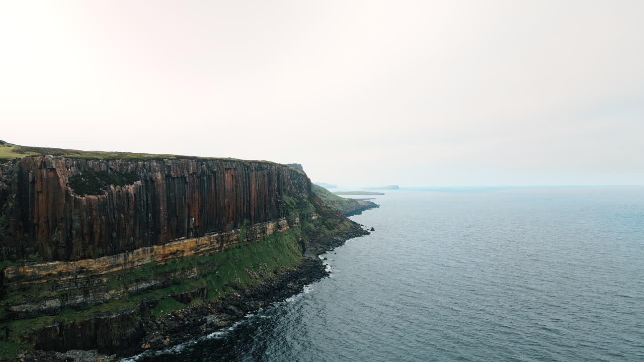 espectaculares acantilados costeros y vistas al océano