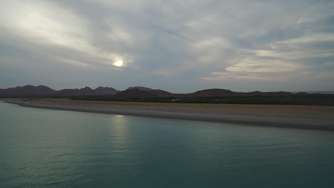 Luftfoto af en bugt ved San Jose Island i Cortezhavet.