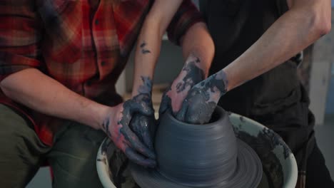 taller de cerámica: moldeo práctico de la arcilla