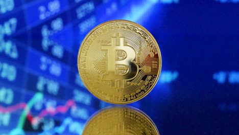 Goldener-Bitcoin-Auf-Spiegelndem-Grund-Vor-Visualisiertem-Aktienhintergrund-Mit-Steigenden-Kursen