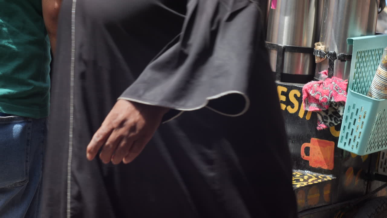 Moroccan Street Cafe: Tea and Handbags