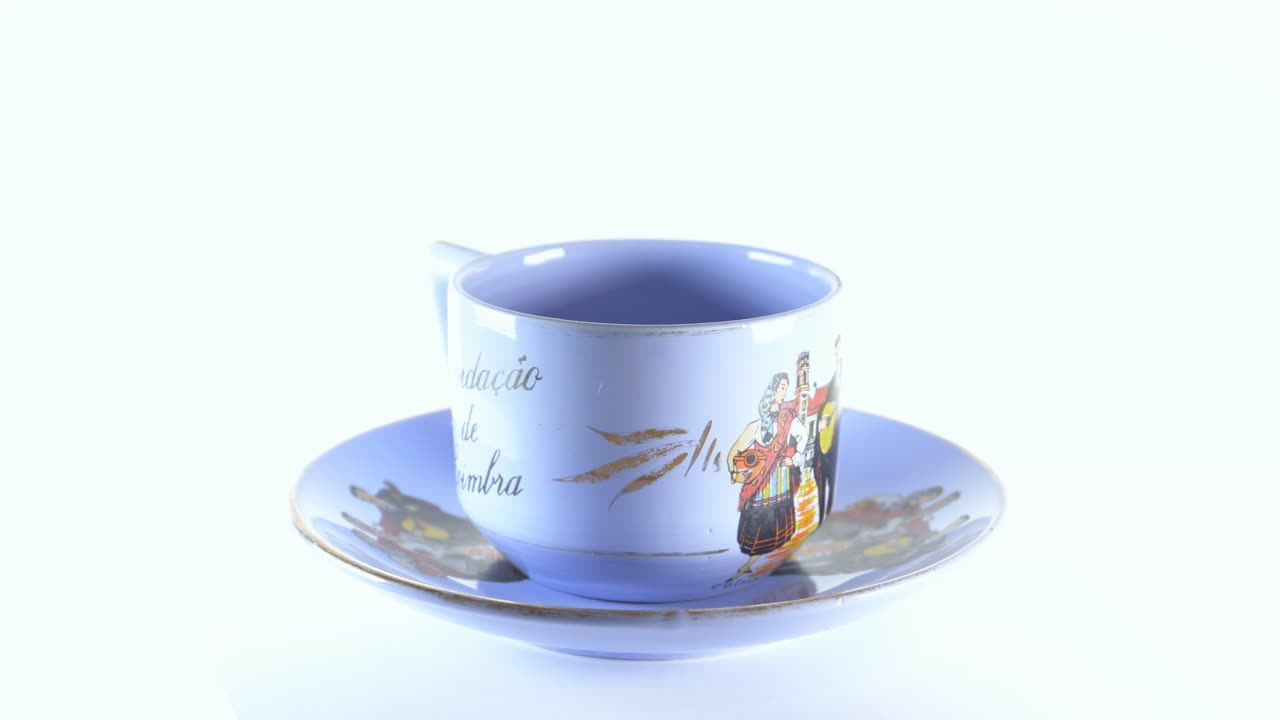 antigua taza de té azul única y rara y platillo fado musical portugués del recuerdo temático de coimbra - 360 giratorio 4k