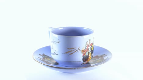 antigua taza de té azul única y rara y platillo fado musical portugués del recuerdo temático de coimbra - 360 giratorio 4k