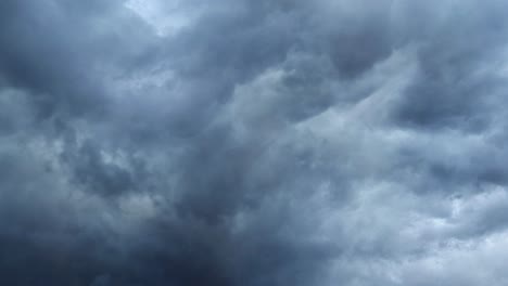 cumulonimbus-clouds-and-lightning-storms,-background-video