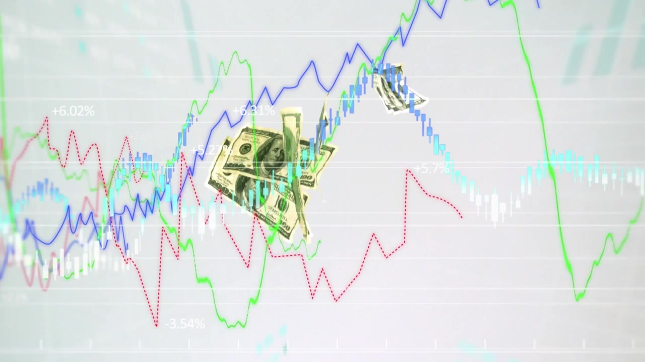 灰色の背景に舞い落ちる米ドル紙幣の上で、金融データ処理のアニメーション。