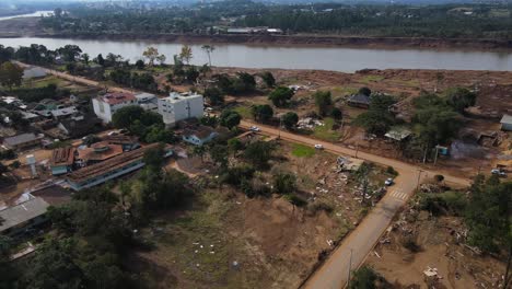 inundaciones en el sur de brasil 2024 - fotografía aérea del río taquari y las secuelas de las inundaciones en la ciudad de cruzeiro do sul - rio grande do sul