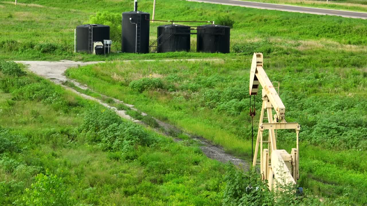 нефтяная скважина