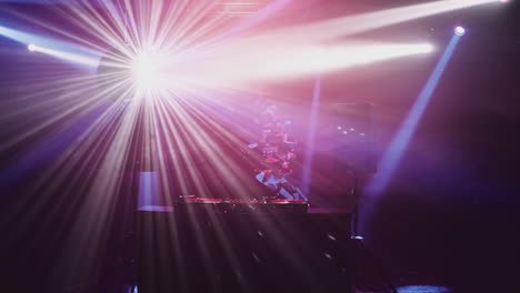 dj en un club nocturno