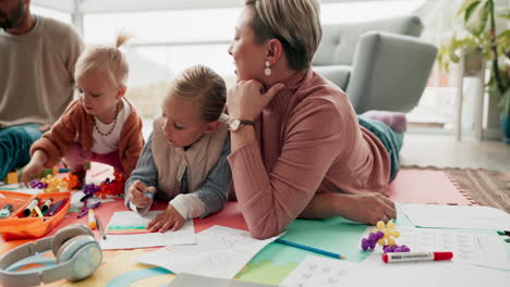 Eltern,-Kinder-Und-Zeichnen-Auf-Dem-Boden-In-Der-Familie