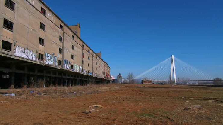 Magazzini abbandonati in una zona industriale di St Louis, Missouri
