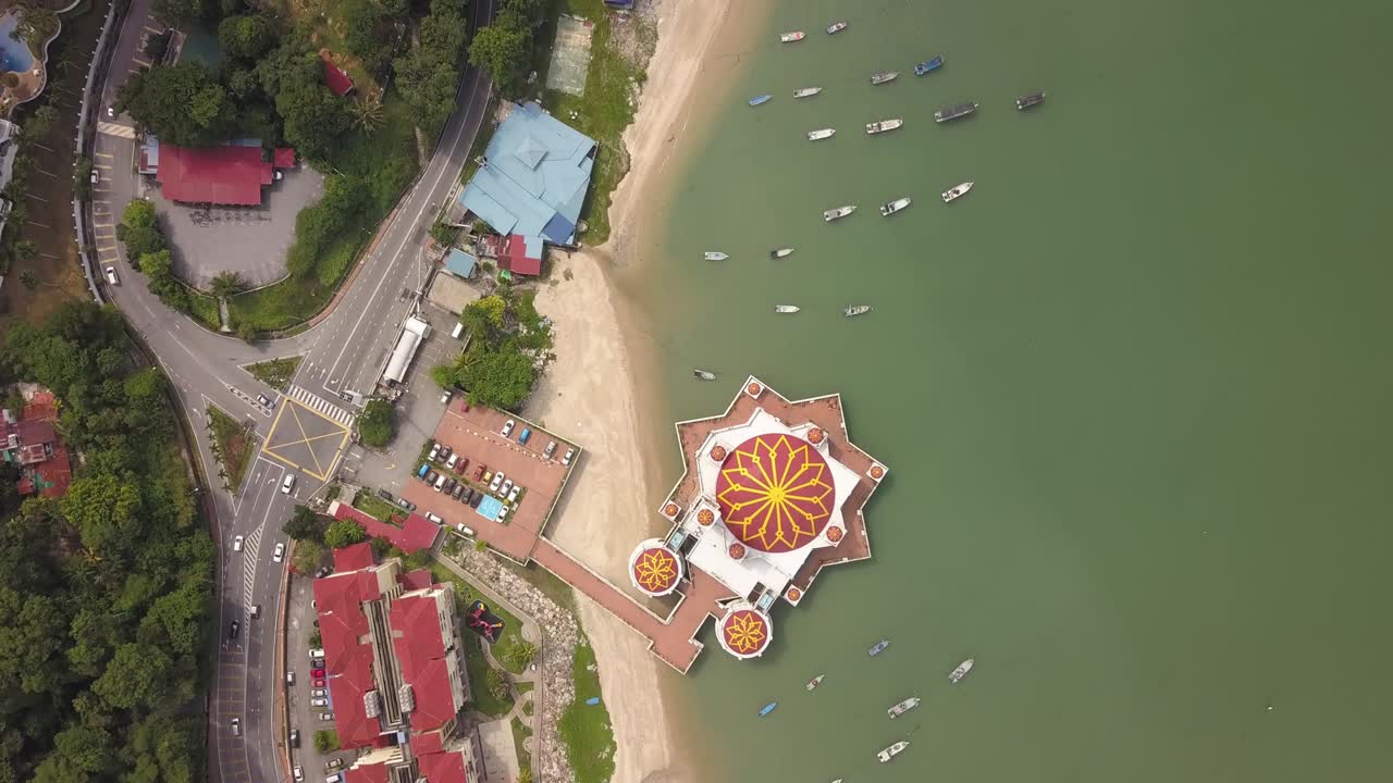 vista aérea hacia abajo arquitectura mezquita flotante