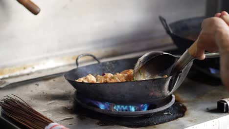 Slow-Motion,-Street-Food-in-Thailand,-Frying-Pan-Tossing-Food