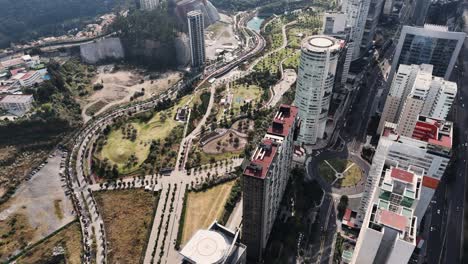 vista desde un avión no tripulado de santa fe, ciudad de méxico, mostrando el parque la mexicana