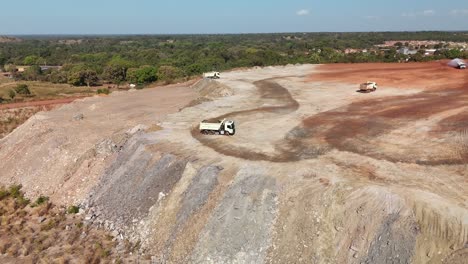 vista de un avión no tripulado de la zona de extracción de oro en paconé, brasil