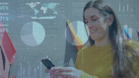 animación del procesamiento de datos financieros sobre una mujer caucásica que usa un teléfono inteligente