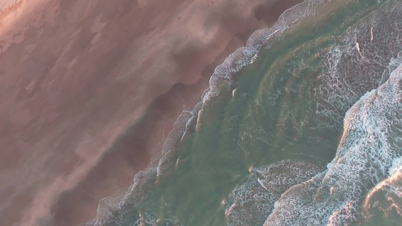 antena - orilla del lago del lago salado mar chiquita, córdoba, argentina, de arriba hacia abajo