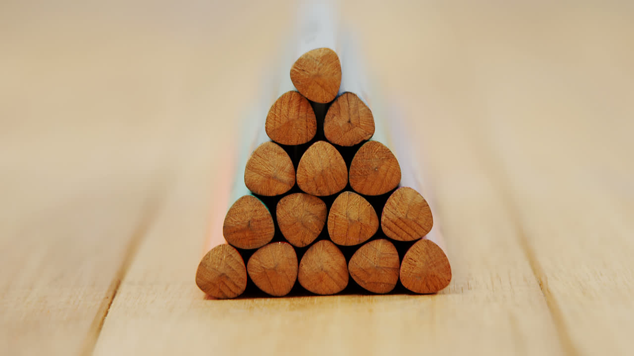 색의 연필 한 어리