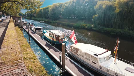 Festgemachte-Boote-Am-Kai-In-Den-Bosch